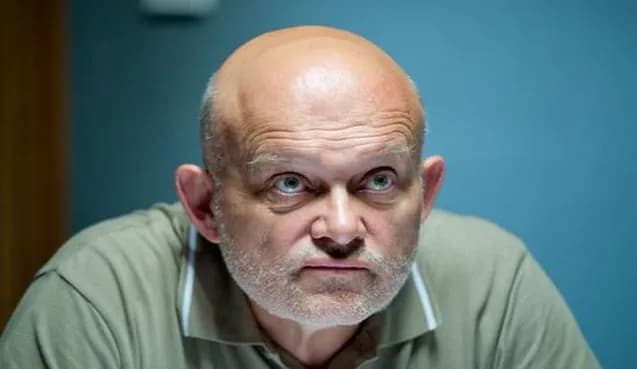 Eryk Lubos - historia łysiego polskiego aktora, który zaskakuje talentem