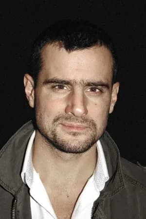 Kto to jest aktor? Odkryj tajemnice zawodu i umiejętności aktorskich