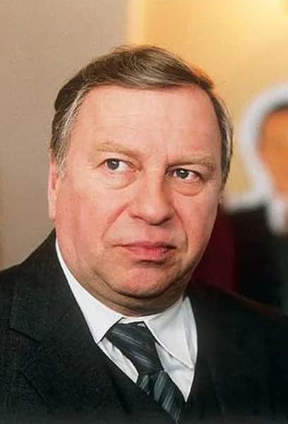 Aktor Jerzy Stuhr: Jego niezwykła kariera i dziedzictwo w teatrze